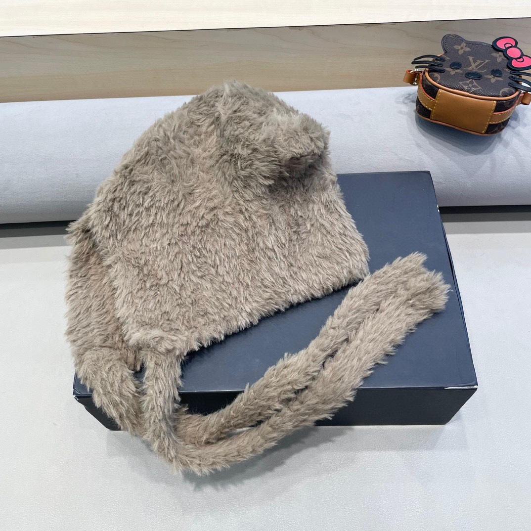 Chanel 小熊耳朵绑带帽子女毛绒秋冬季保暖护耳针织毛线帽显脸小套头冷帽