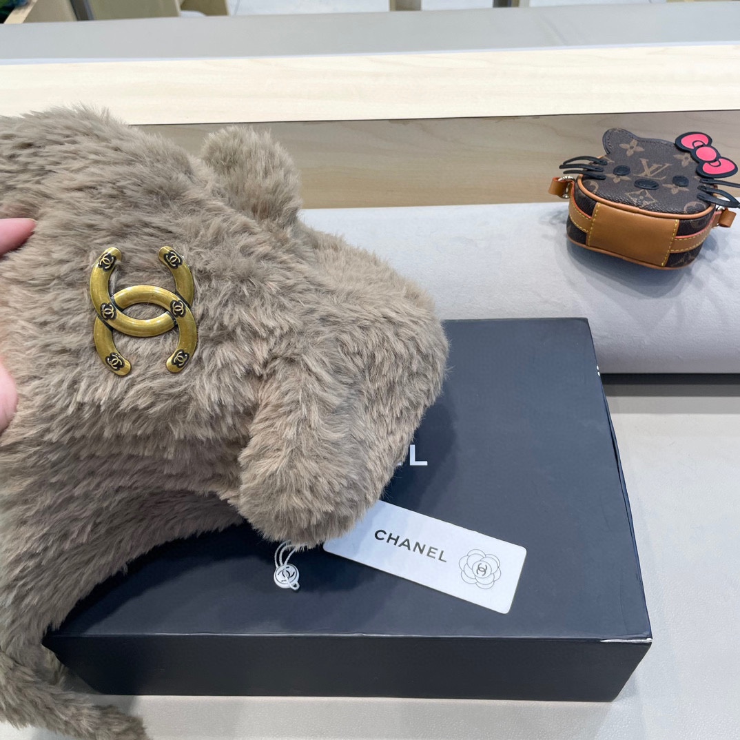 Chanel 小熊耳朵绑带帽子女毛绒秋冬季保暖护耳针织毛线帽显脸小套头冷帽