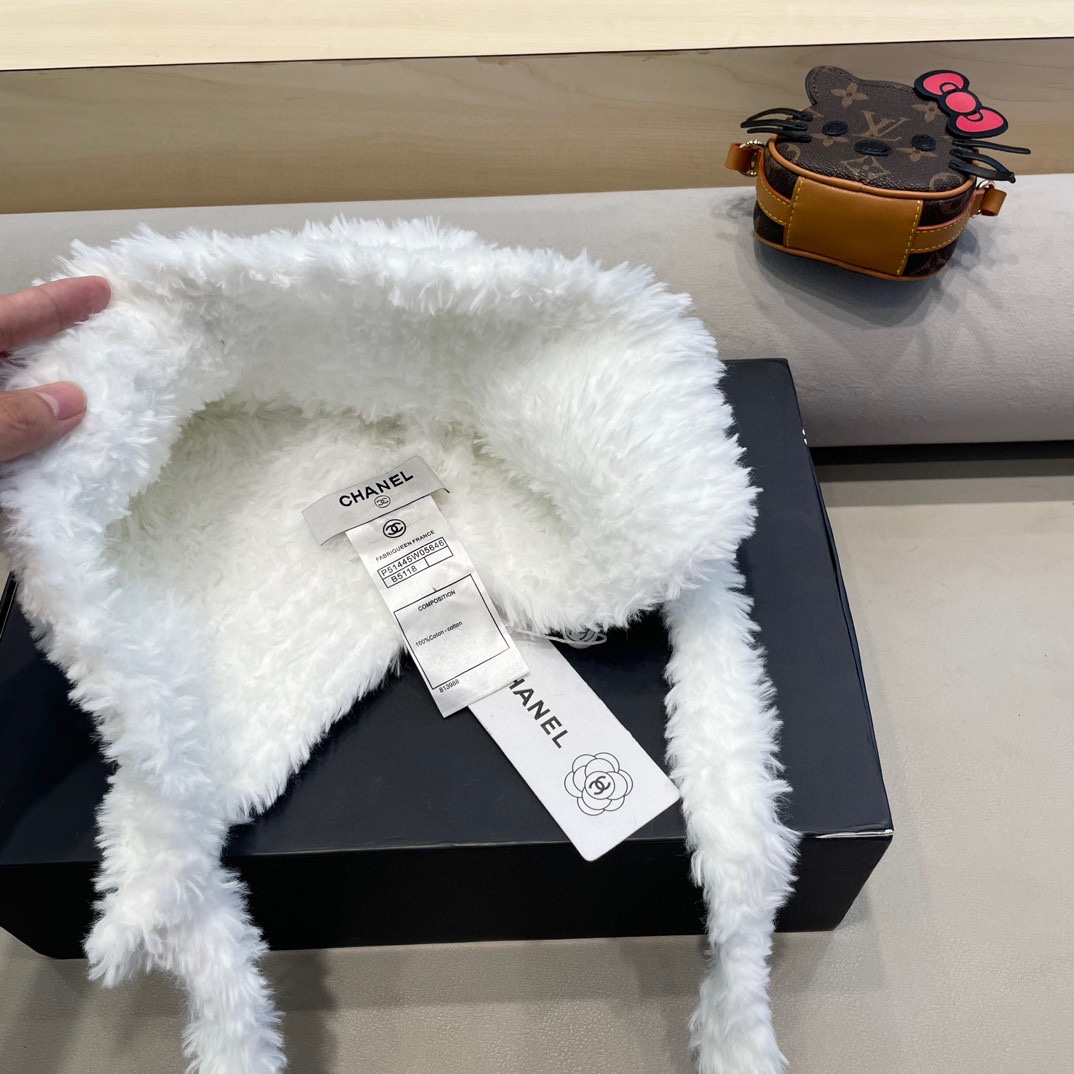 Chanel 小熊耳朵绑带帽子女毛绒秋冬季保暖护耳针织毛线帽显脸小套头冷帽