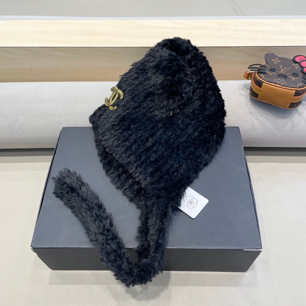 Chanel 小熊耳朵绑带帽子女毛绒秋冬季保暖护耳针织毛线帽显脸小套头冷帽