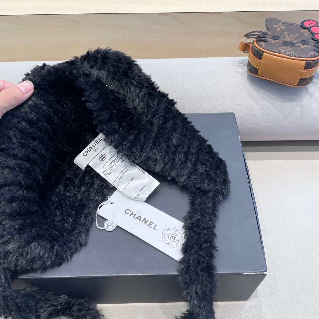 Chanel 小熊耳朵绑带帽子女毛绒秋冬季保暖护耳针织毛线帽显脸小套头冷帽