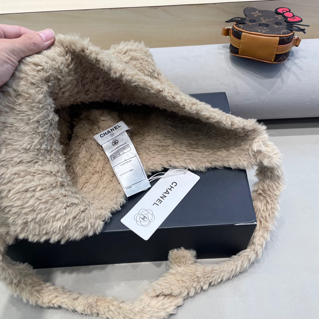 Chanel 小熊耳朵绑带帽子女毛绒秋冬季保暖护耳针织毛线帽显脸小套头冷帽