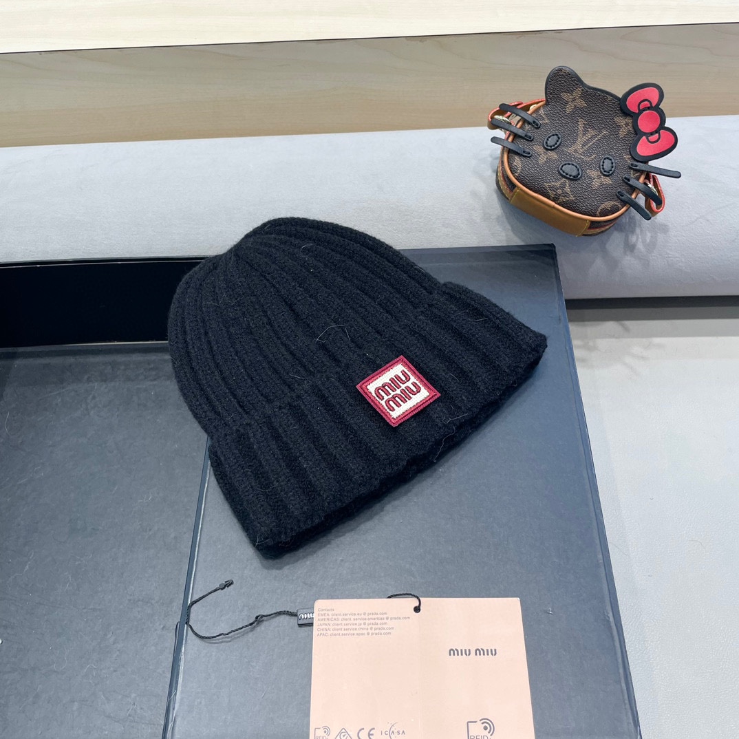 MIUMIU缪缪2024早秋简约针织毛线帽毛绒材质非常百搭