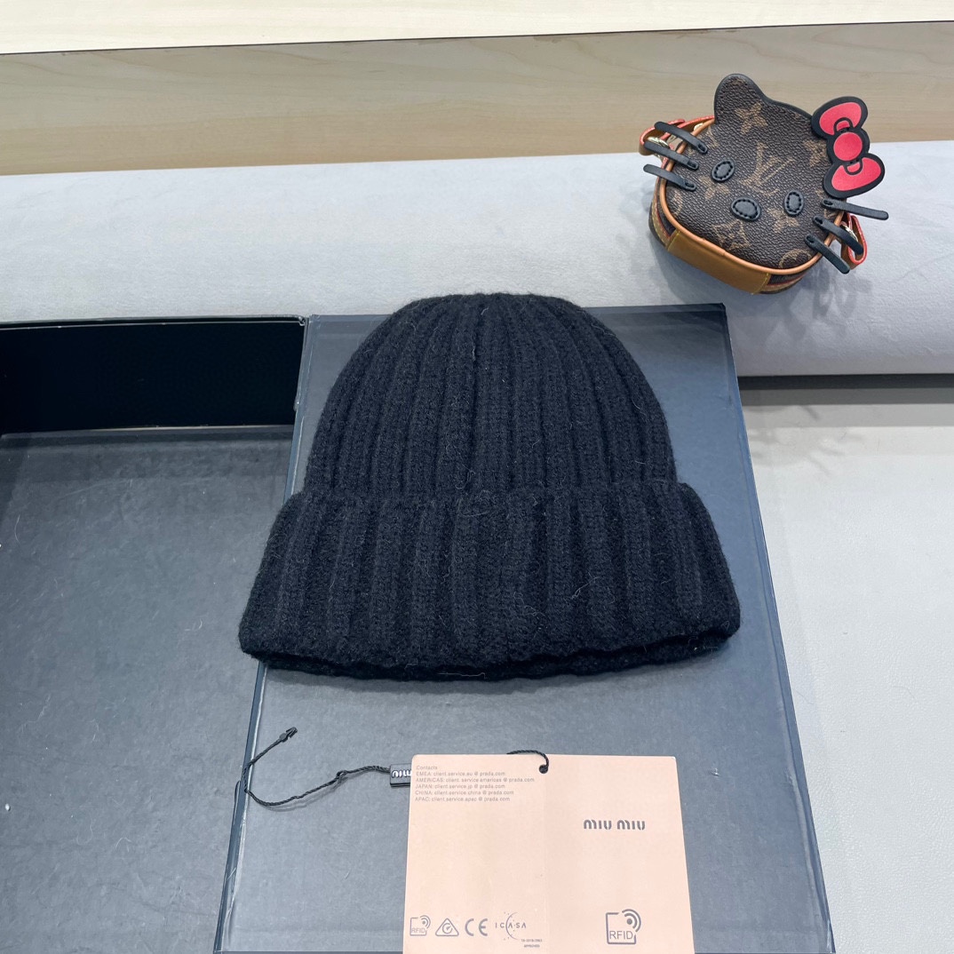 MIUMIU缪缪2024早秋简约针织毛线帽毛绒材质非常百搭