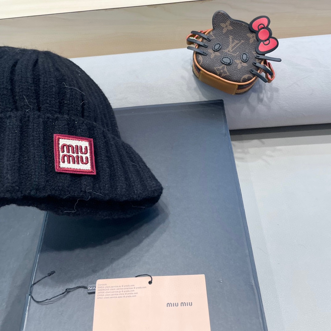 MIUMIU缪缪2024早秋简约针织毛线帽毛绒材质非常百搭