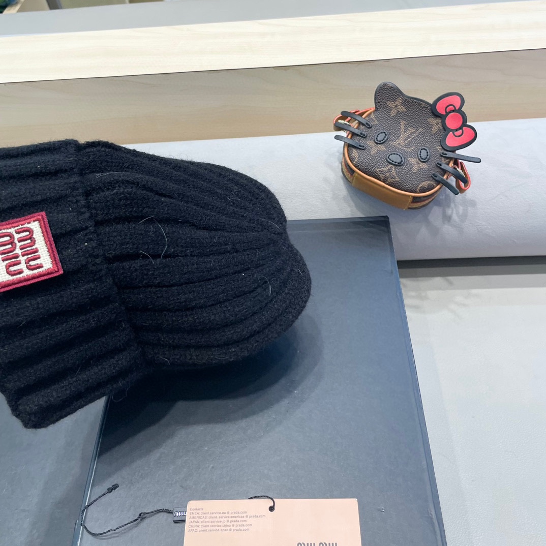 MIUMIU缪缪2024早秋简约针织毛线帽毛绒材质非常百搭