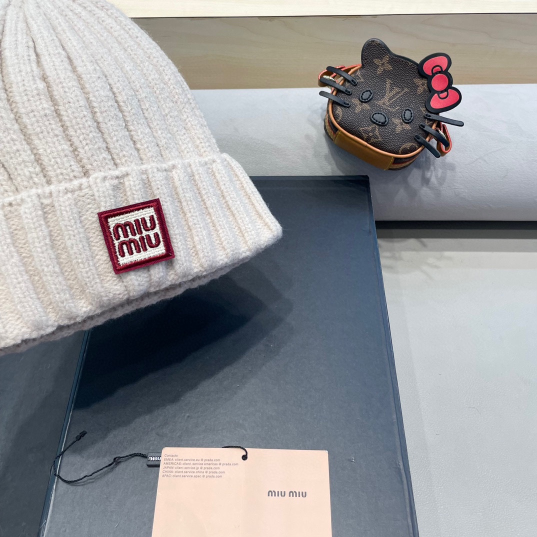 MIUMIU缪缪2024早秋简约针织毛线帽毛绒材质非常百搭