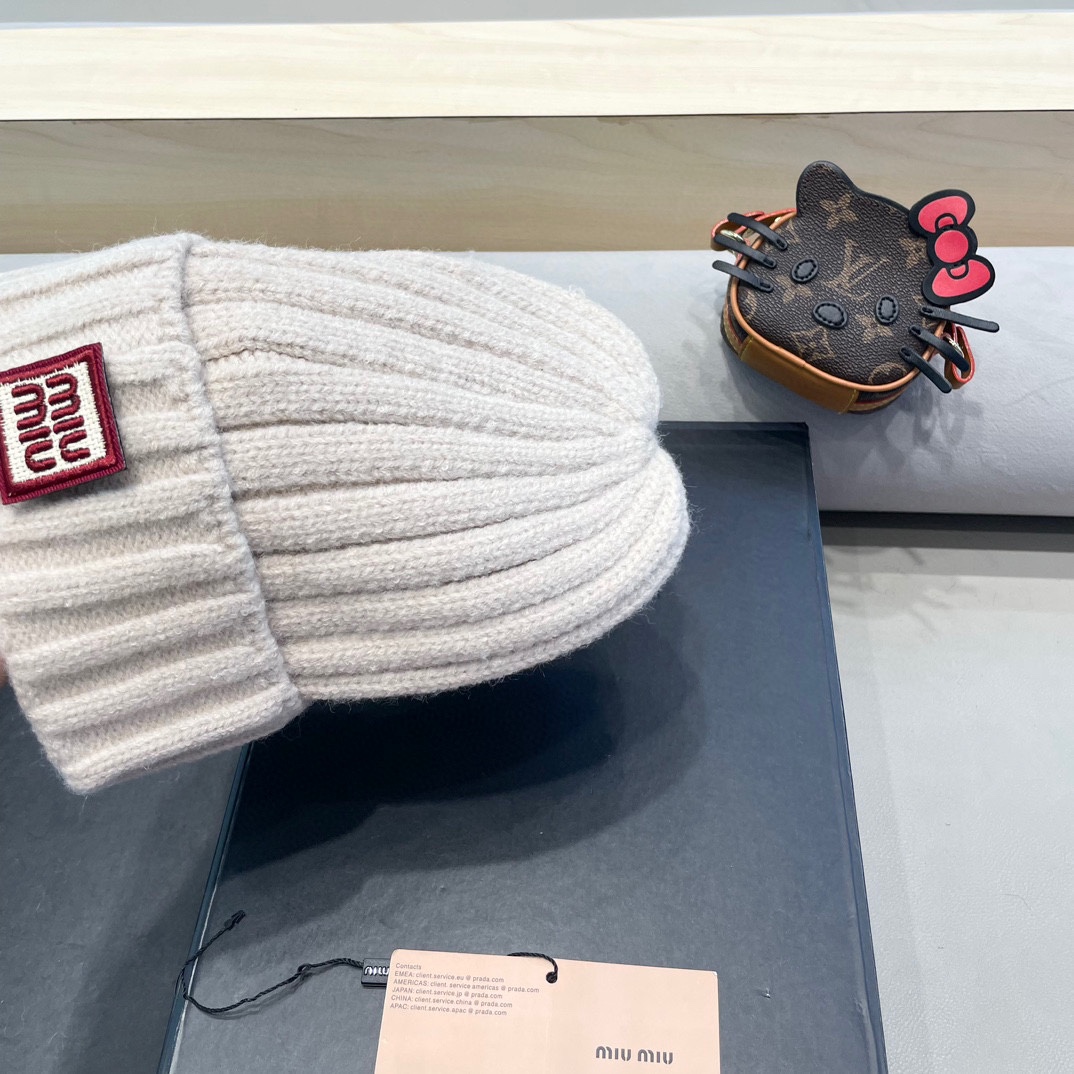 MIUMIU缪缪2024早秋简约针织毛线帽毛绒材质非常百搭