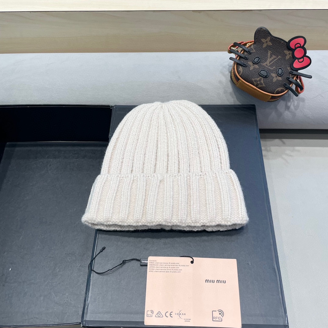 MIUMIU缪缪2024早秋简约针织毛线帽毛绒材质非常百搭