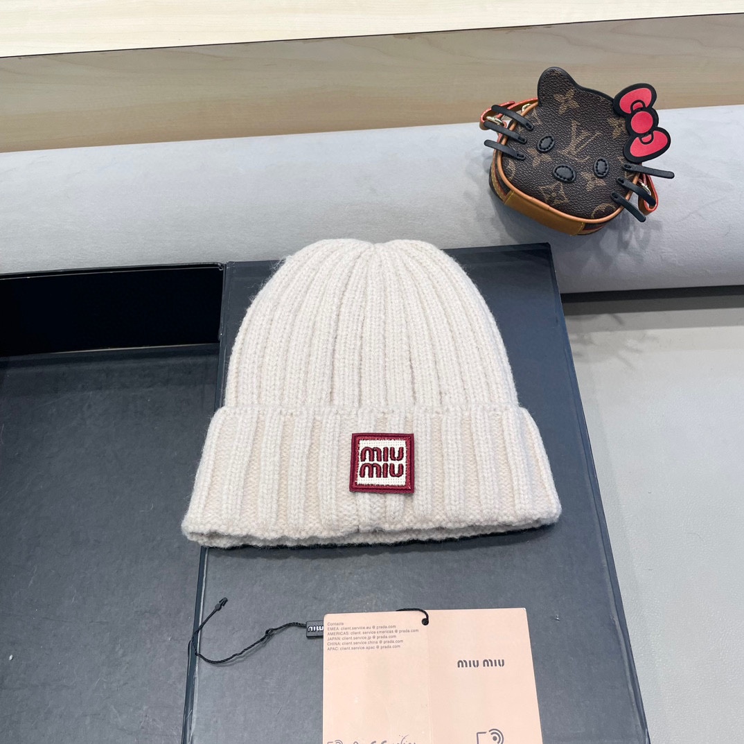 MIUMIU缪缪2024早秋简约针织毛线帽毛绒材质非常百搭