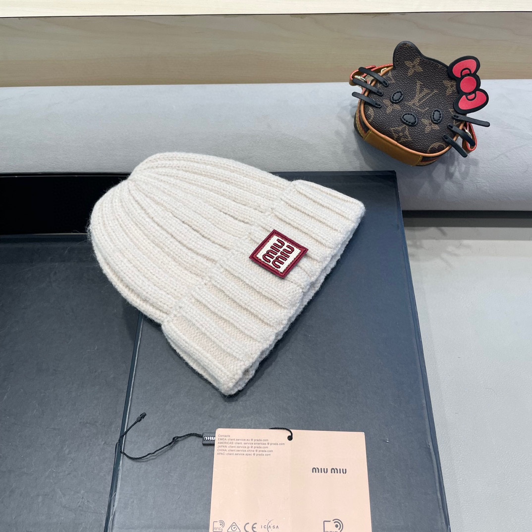 MIUMIU缪缪2024早秋简约针织毛线帽毛绒材质非常百搭