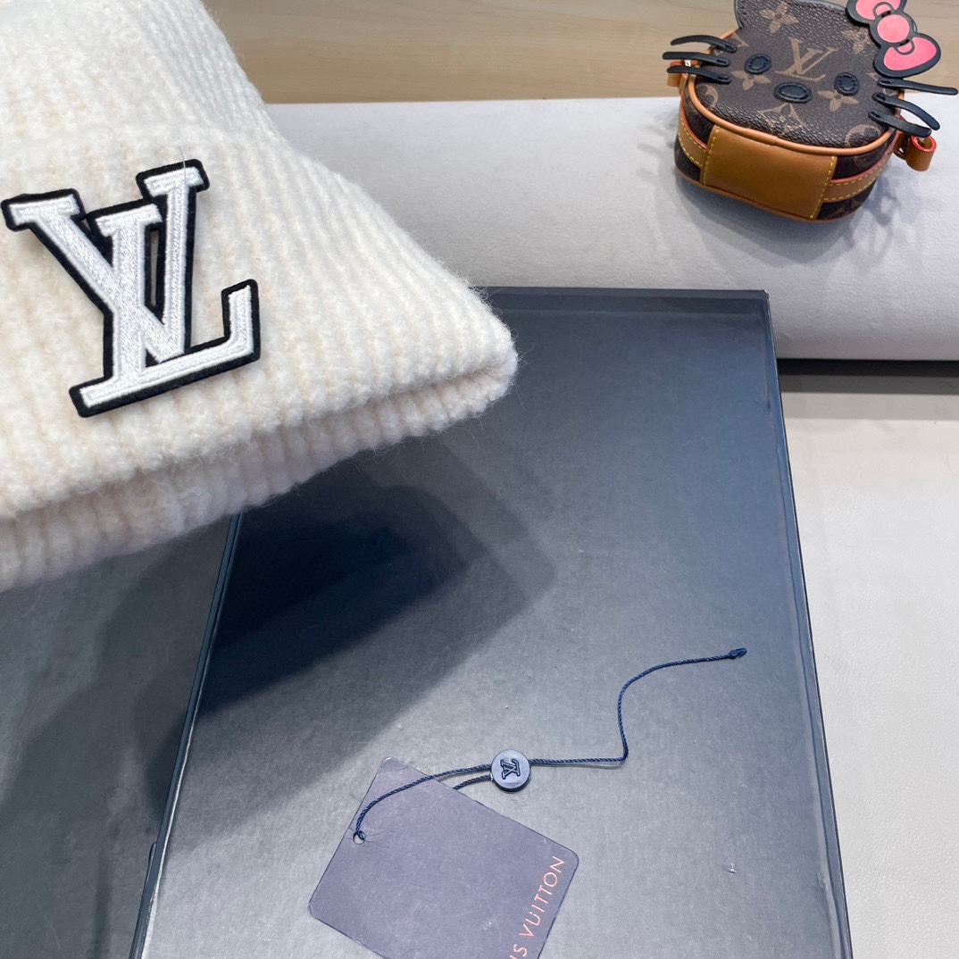 LouisVuitton帽子女秋冬毛线帽保暖护耳冷帽套头帽羊毛显脸小针织帽