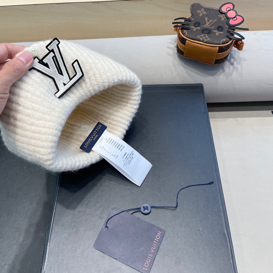 LouisVuitton帽子女秋冬毛线帽保暖护耳冷帽套头帽羊毛显脸小针织帽