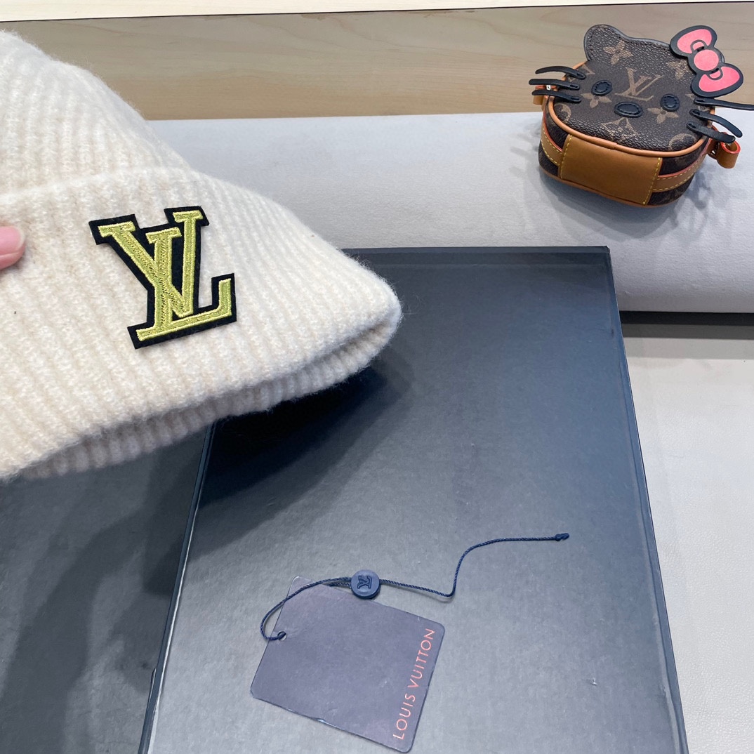 LouisVuitton帽子女秋冬毛线帽保暖护耳冷帽套头帽羊毛显脸小针织帽