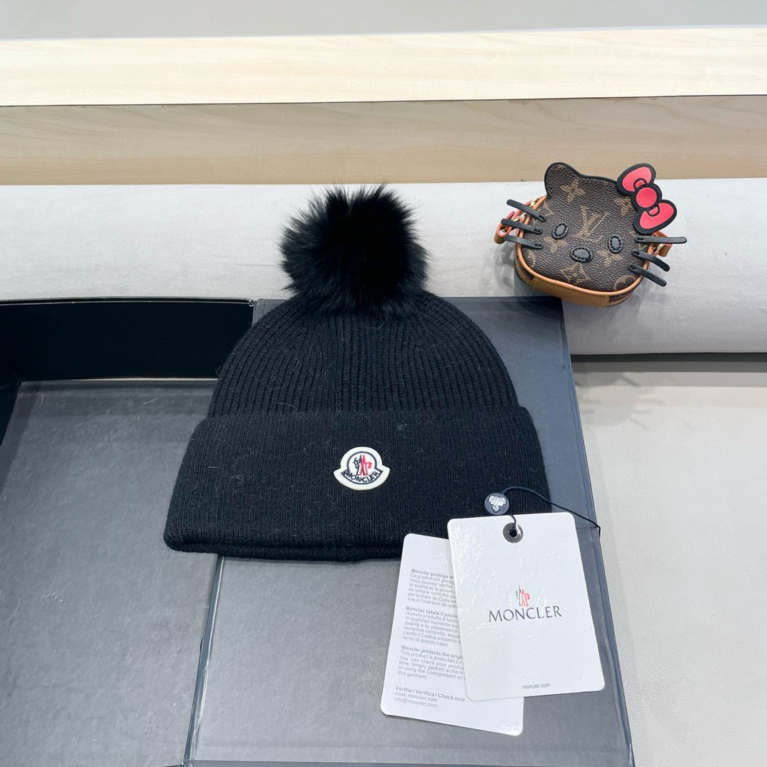 蒙口MONCLER🎩官方热卖爆款，羊毛针织毛线帽，百分之70羊毛，30兔毛，时尚好品质高端大气，超柔软
