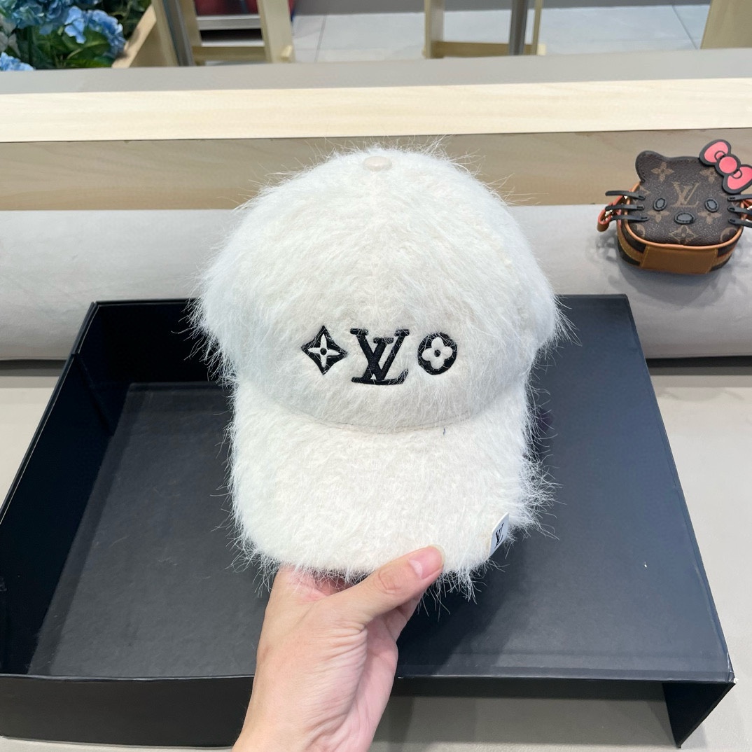 LV路易威登兔毛棒球帽女秋冬韩国网红百搭保暖毛绒鸭舌帽子潮