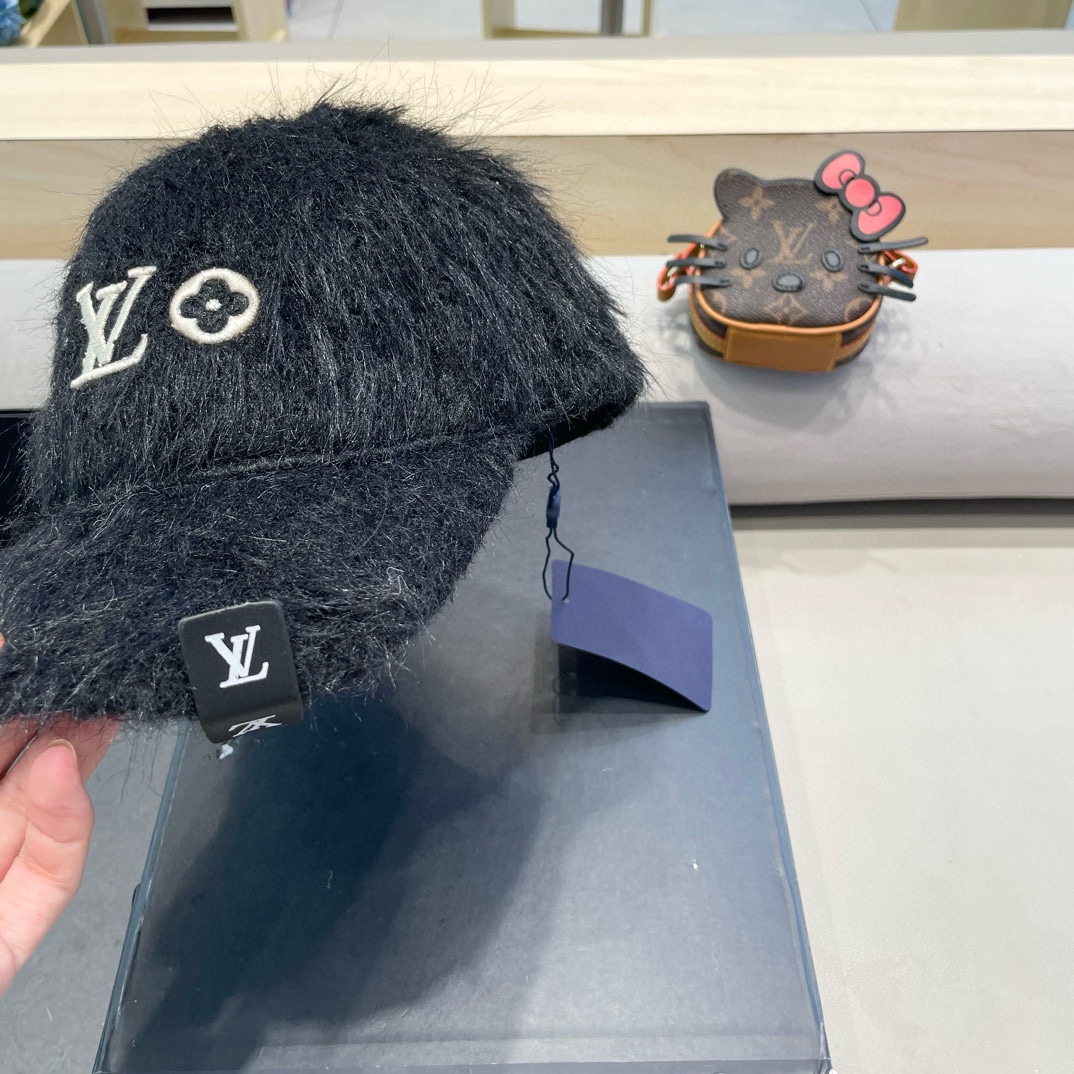 LV路易威登兔毛棒球帽女秋冬韩国网红百搭保暖毛绒鸭舌帽子潮