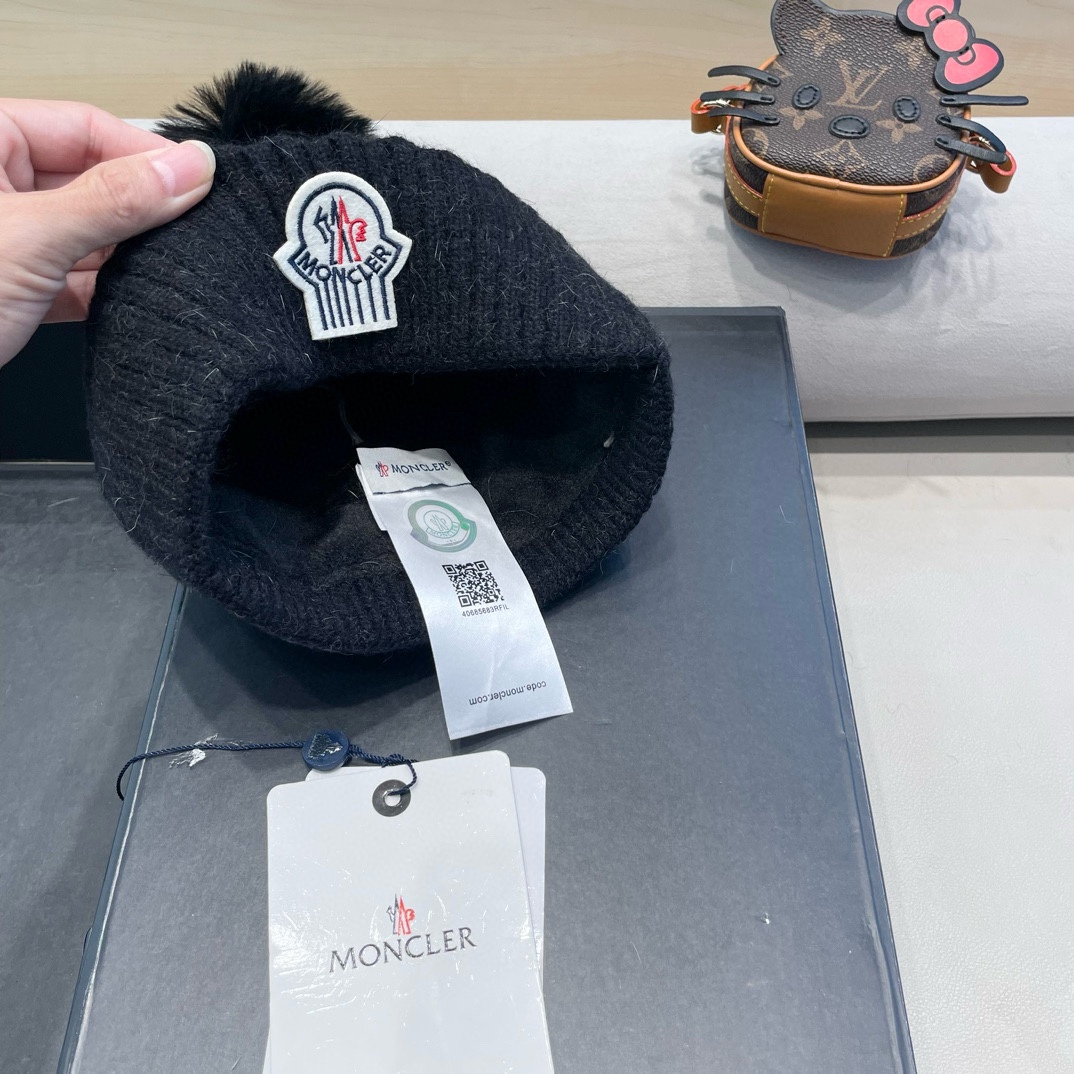 蒙口MONCLER甜美毛球毛线帽子女秋冬季拼色条纹针织帽学生套头帽大头护耳冷帽
