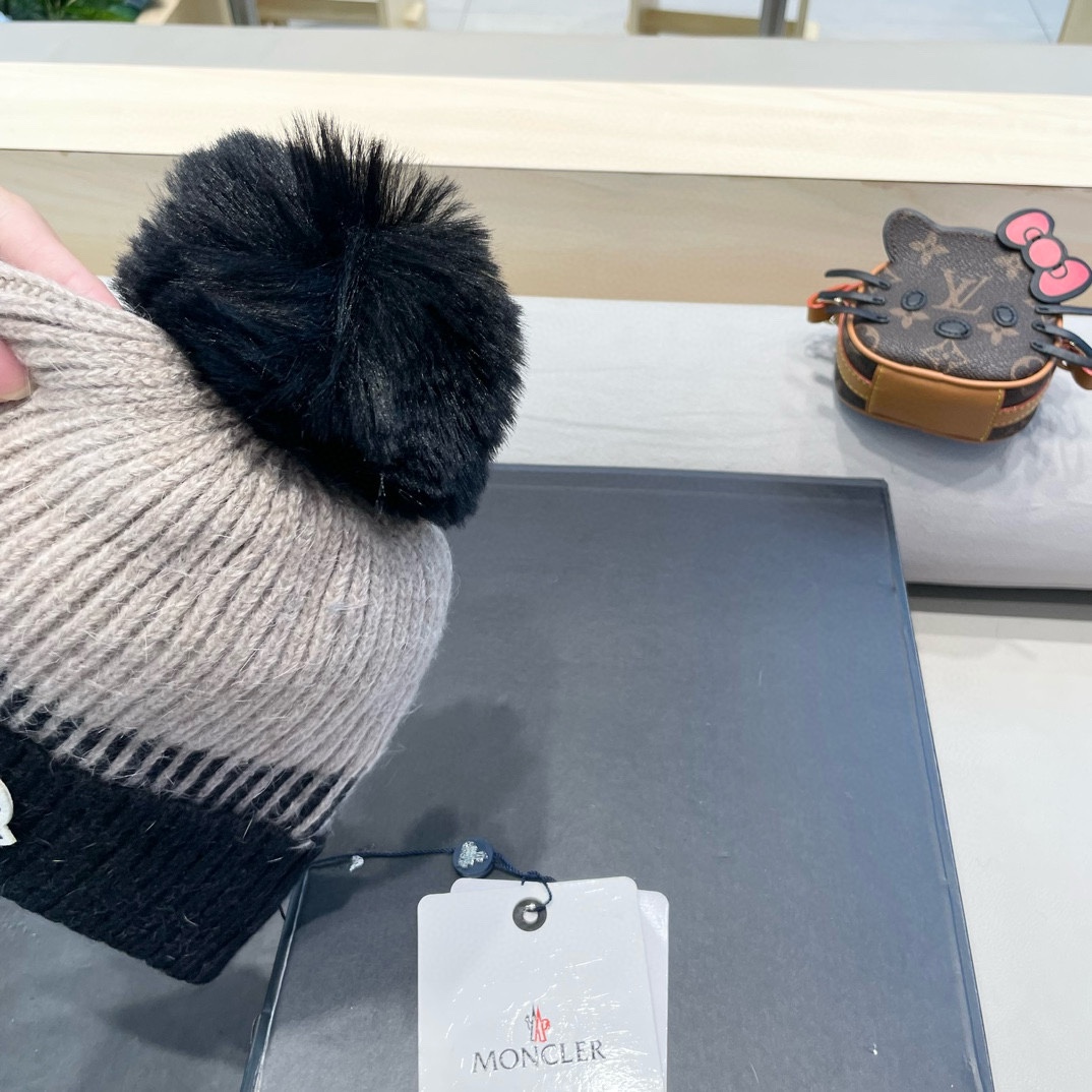 蒙口MONCLER甜美毛球毛线帽子女秋冬季拼色条纹针织帽学生套头帽大头护耳冷帽