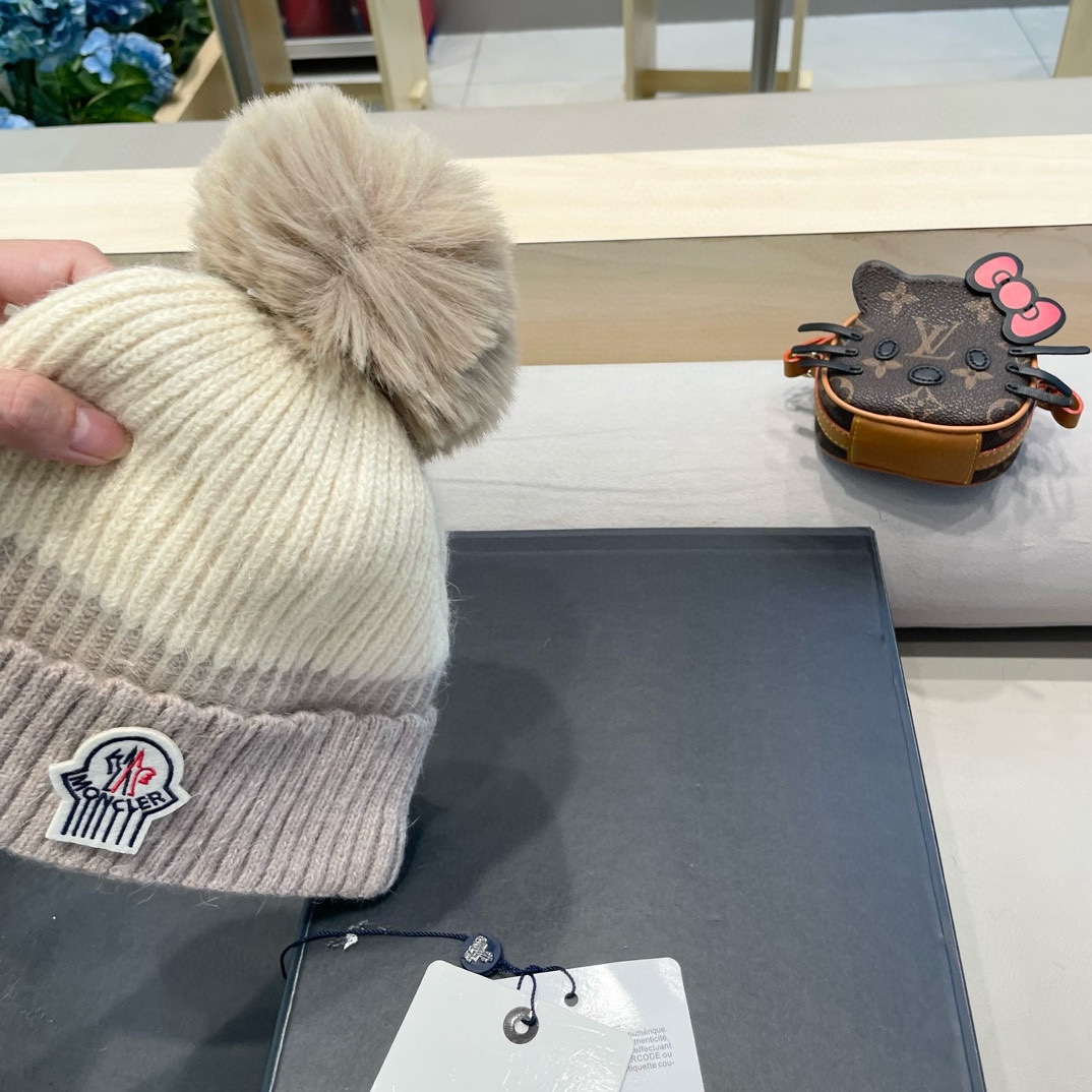 蒙口MONCLER甜美毛球毛线帽子女秋冬季拼色条纹针织帽学生套头帽大头护耳冷帽