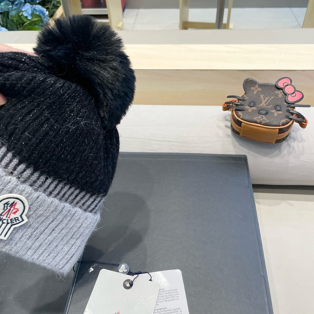 蒙口MONCLER甜美毛球毛线帽子女秋冬季拼色条纹针织帽学生套头帽大头护耳冷帽