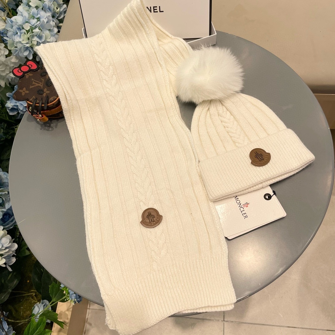 蒙口。 【羊毛套装帽子】经典套装帽子!帽子➕围巾!70%羊毛➕30%兔毛。暖暖哒超级舒服~冬日小姐姐减龄