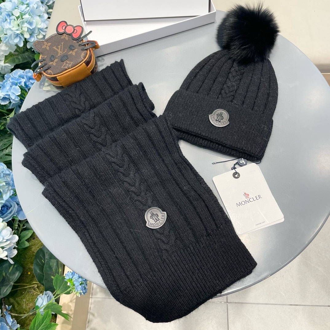蒙口。 【羊毛套装帽子】经典套装帽子!帽子➕围巾!70%羊毛➕30%兔毛。暖暖哒超级舒服~冬日小姐姐减龄
