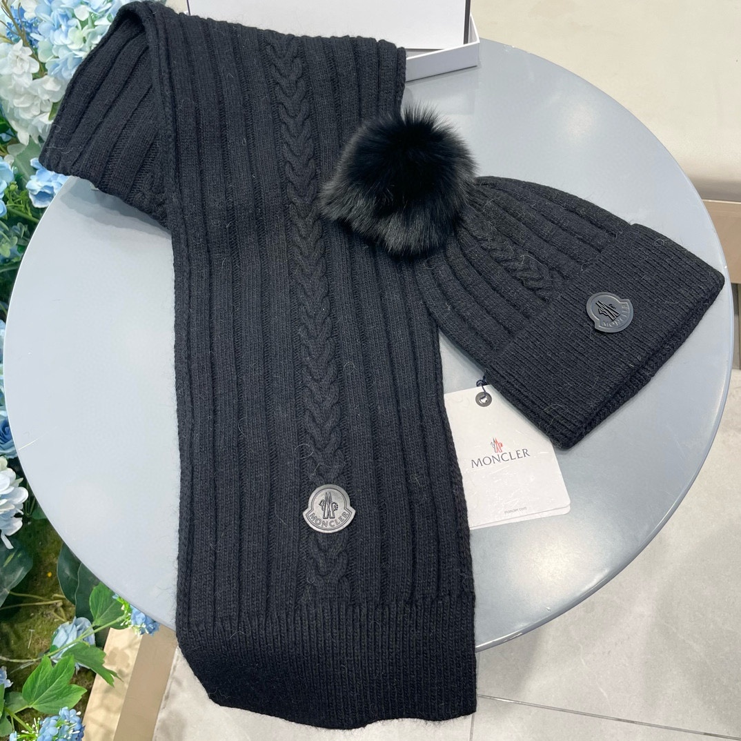 蒙口。 【羊毛套装帽子】经典套装帽子!帽子➕围巾!70%羊毛➕30%兔毛。暖暖哒超级舒服~冬日小姐姐减龄