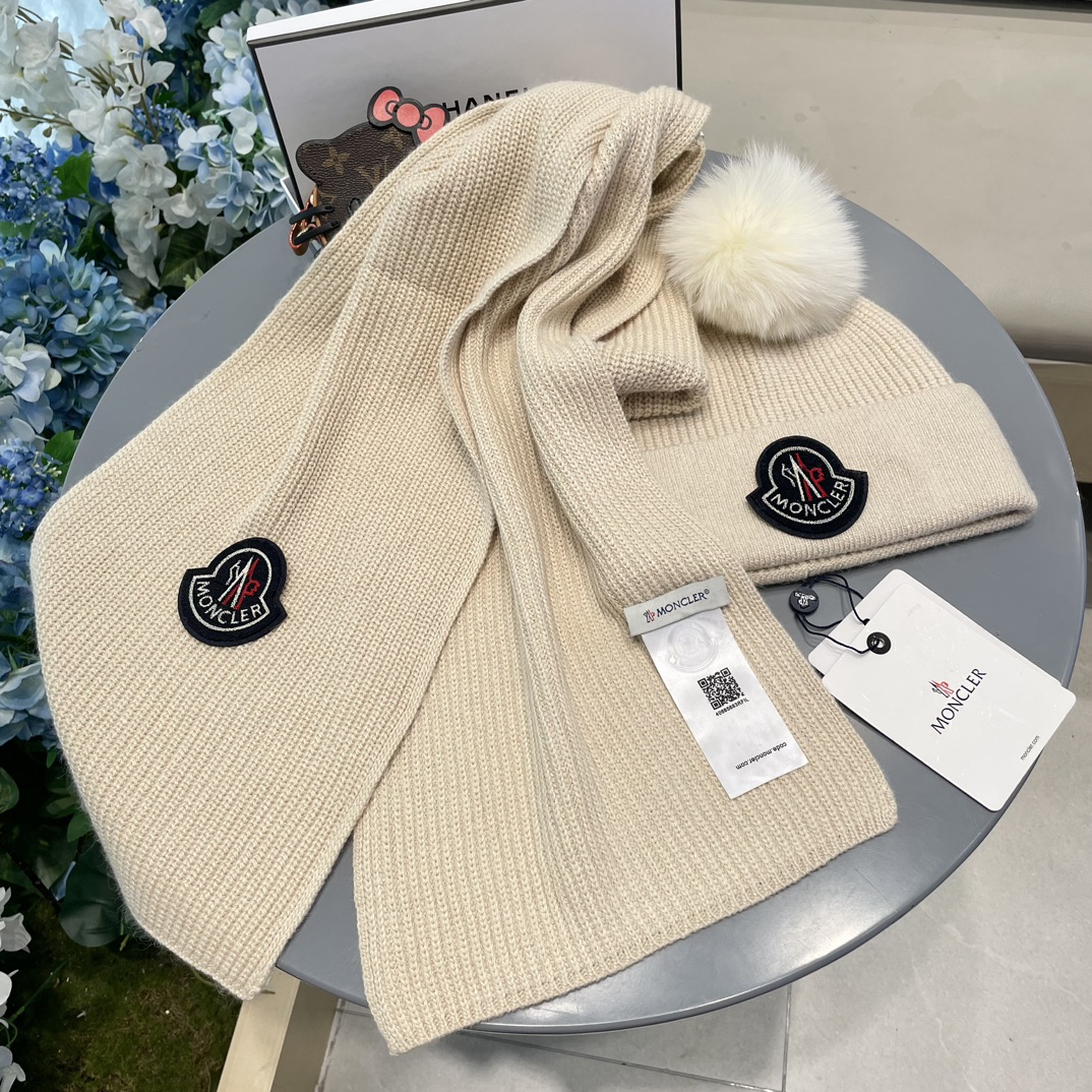 蒙口。 【羊毛套装帽子】经典套装帽子！帽子➕围巾！70%羊毛➕30%兔毛。暖暖哒超级舒服～冬日小姐姐减龄