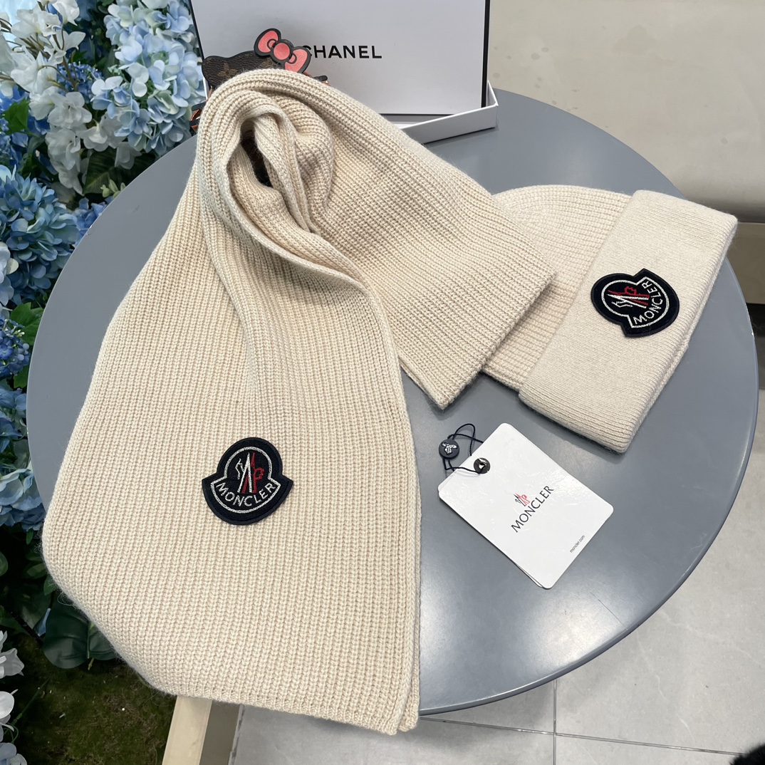 蒙口。 【羊毛套装帽子】经典套装帽子！帽子➕围巾！70%羊毛➕30%兔毛。暖暖哒超级舒服～冬日小姐姐减龄