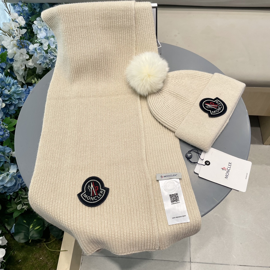 蒙口。 【羊毛套装帽子】经典套装帽子！帽子➕围巾！70%羊毛➕30%兔毛。暖暖哒超级舒服～冬日小姐姐减龄