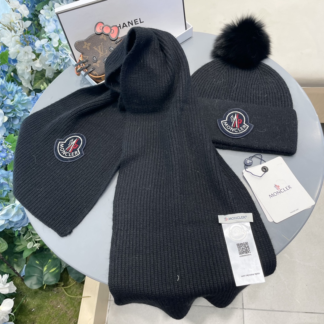 蒙口。 【羊毛套装帽子】经典套装帽子！帽子➕围巾！70%羊毛➕30%兔毛。暖暖哒超级舒服～冬日小姐姐减龄