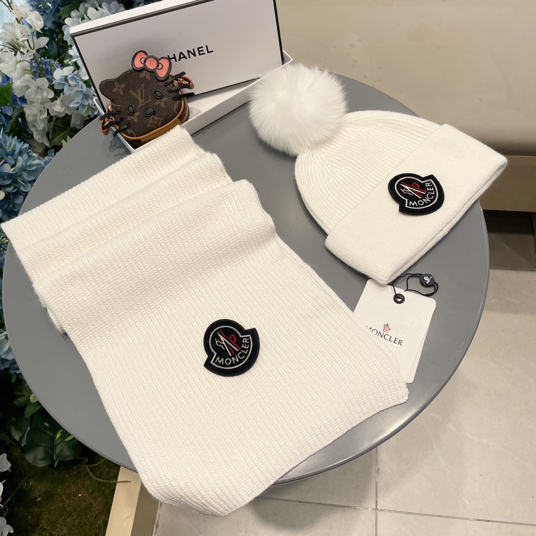蒙口。 【羊毛套装帽子】经典套装帽子！帽子➕围巾！70%羊毛➕30%兔毛。暖暖哒超级舒服～冬日小姐姐减龄