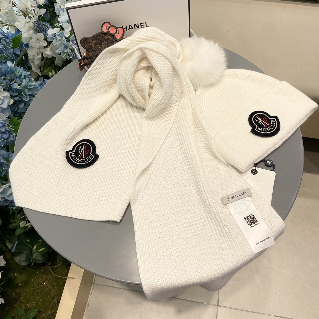 蒙口。 【羊毛套装帽子】经典套装帽子！帽子➕围巾！70%羊毛➕30%兔毛。暖暖哒超级舒服～冬日小姐姐减龄