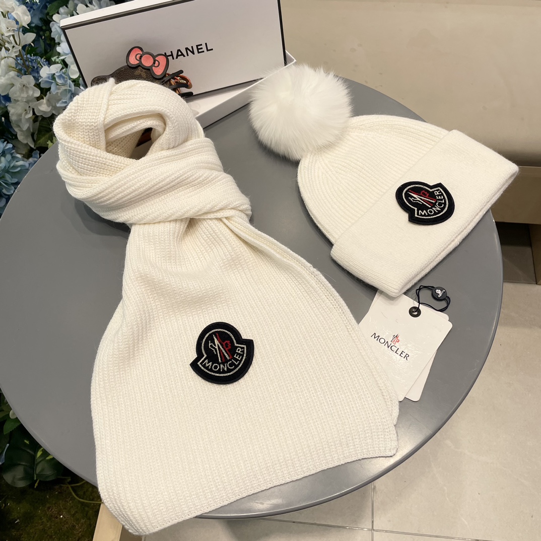 蒙口。 【羊毛套装帽子】经典套装帽子！帽子➕围巾！70%羊毛➕30%兔毛。暖暖哒超级舒服～冬日小姐姐减龄