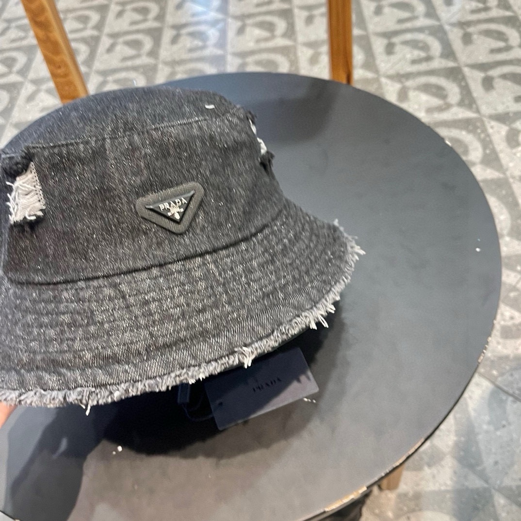  PRADA普拉达 做旧水洗牛仔渔夫帽子女破洞毛边设计街头小众盆帽潮