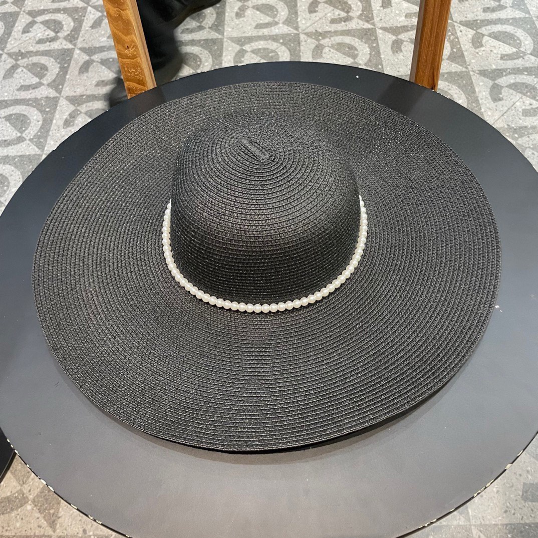 CHANEL香奈儿 2026新款草编遮阳大帽檐草帽🤩沙滩风格，简约大方，百搭单品～外出首选，新款帽型超美