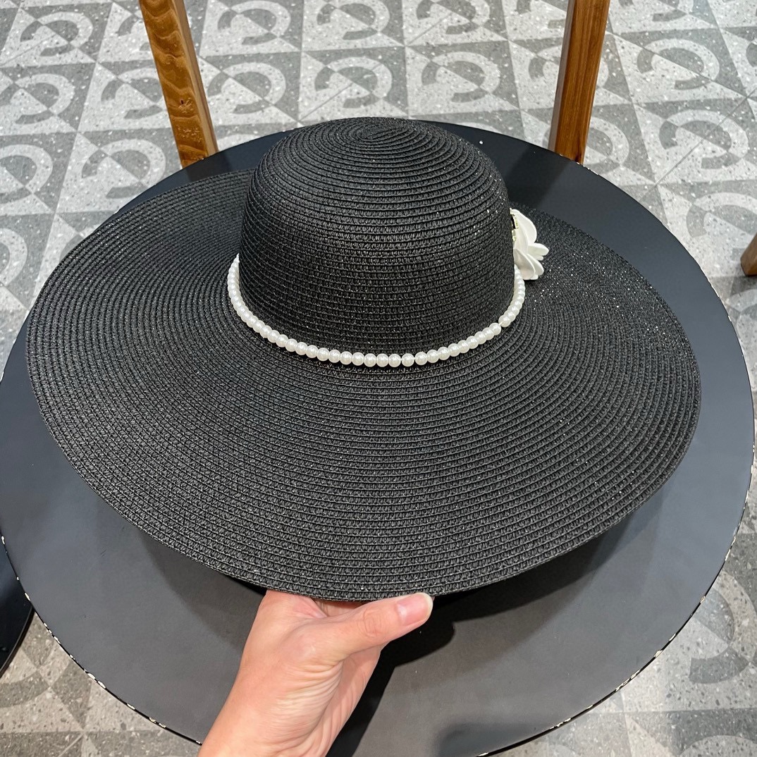 CHANEL香奈儿 2026新款草编遮阳大帽檐草帽🤩沙滩风格，简约大方，百搭单品～外出首选，新款帽型超美