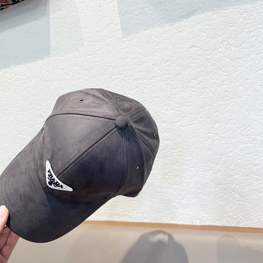 普拉达Prada经典三角标棒球帽万能必留款戴一万年都好看日常刚需颜色完美帽型正点简直谁戴都好看质量超赞时