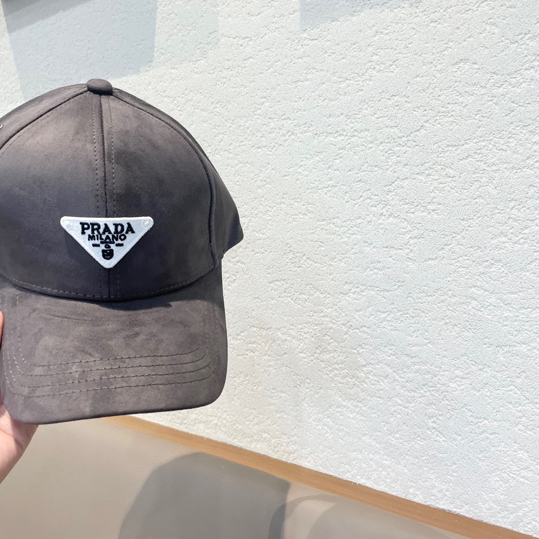 普拉达Prada经典三角标棒球帽万能必留款戴一万年都好看日常刚需颜色完美帽型正点简直谁戴都好看质量超赞时