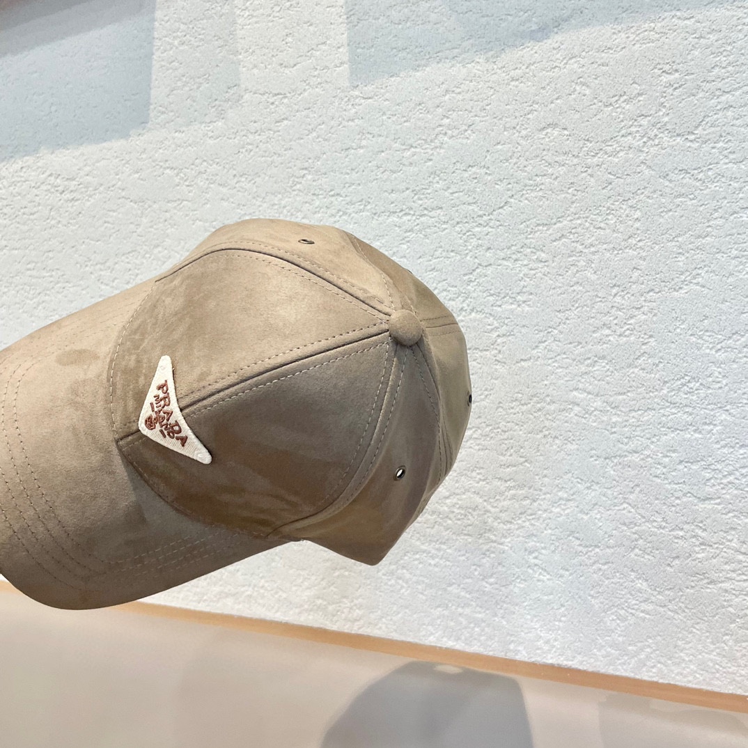 普拉达Prada经典三角标棒球帽万能必留款戴一万年都好看日常刚需颜色完美帽型正点简直谁戴都好看质量超赞时