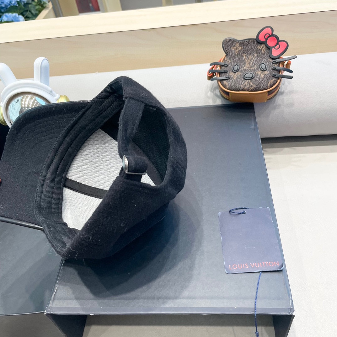   LV路易威登经典原单棒球帽，经典老花，11开模订制，原版专柜PU皮革+头层牛皮包边，长年爆版，质量超