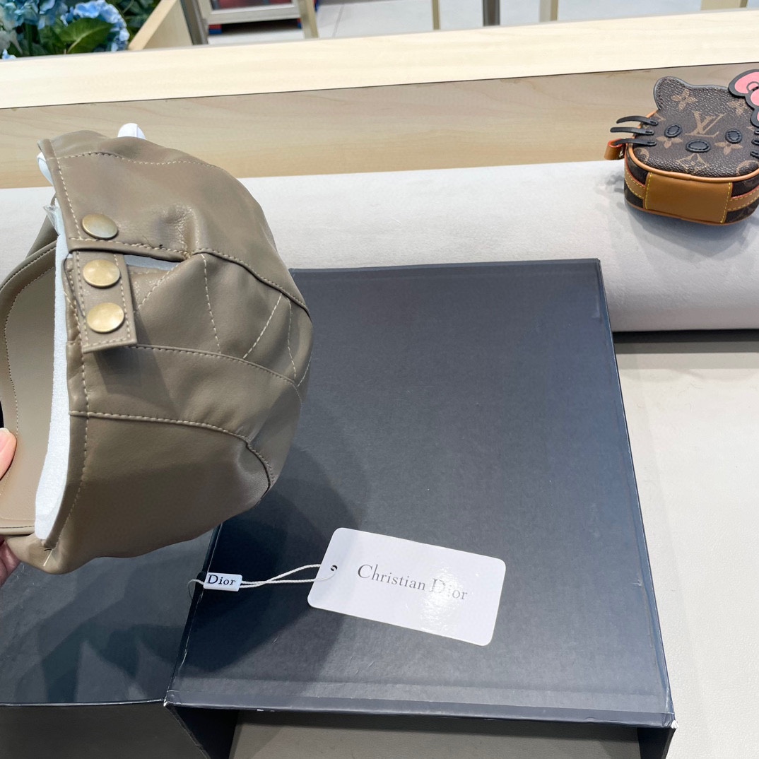 DIOR迪奥美式小众设计品牌百搭皮质画家帽贝雷帽子女春秋时尚潮复古前进帽