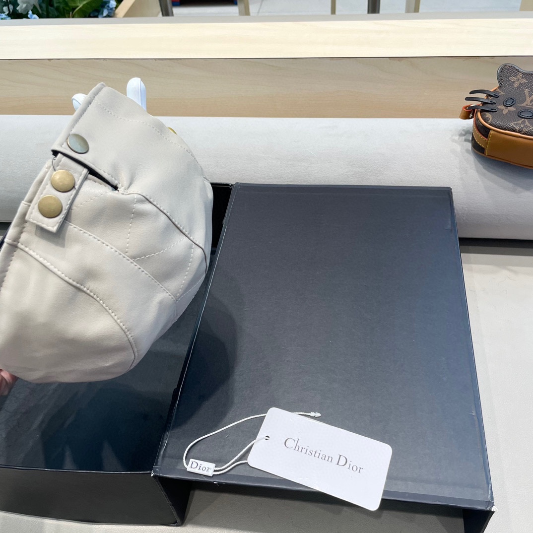 DIOR迪奥美式小众设计品牌百搭皮质画家帽贝雷帽子女春秋时尚潮复古前进帽