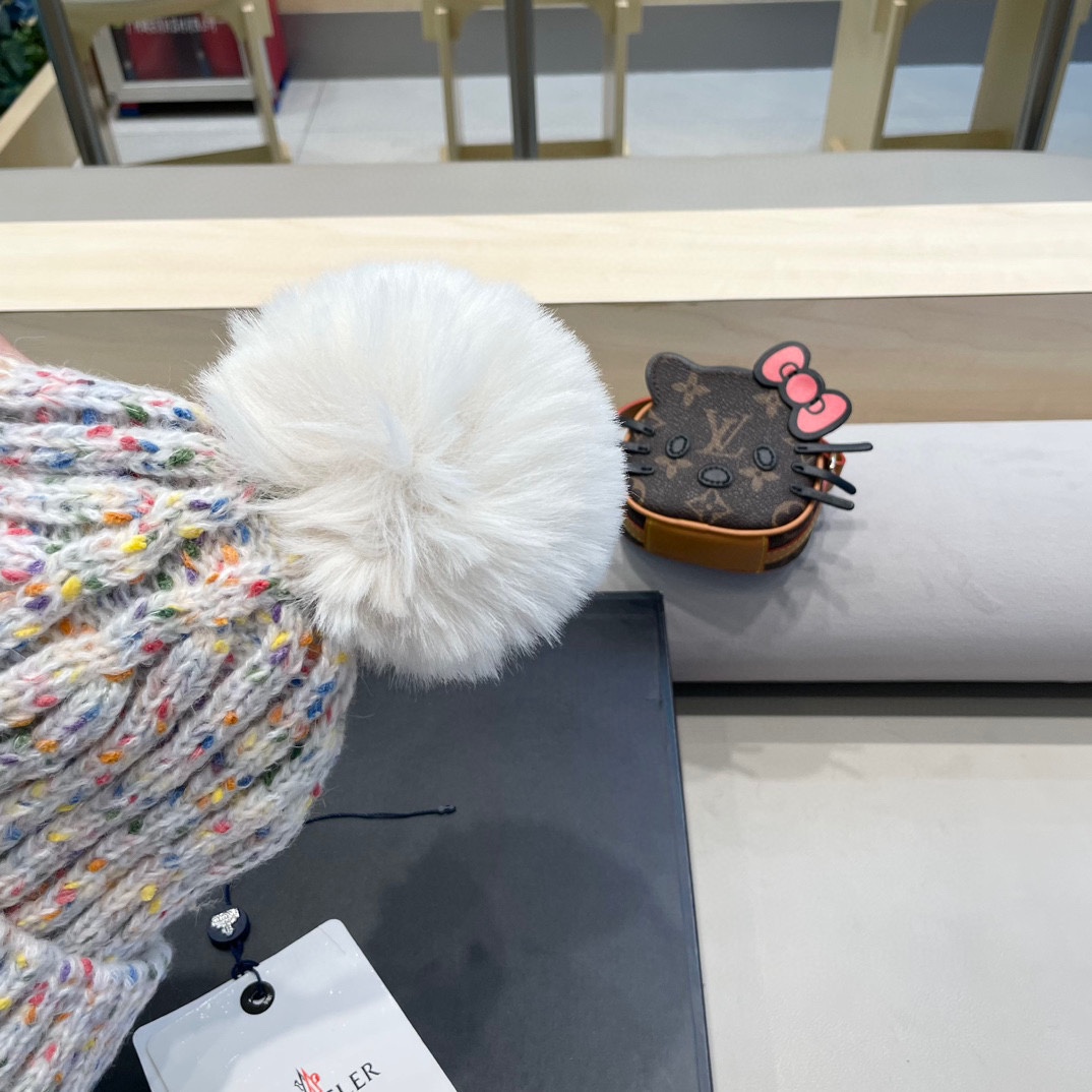moncler2024新款帽子女保暖加绒时尚防风护耳毛绒帽子户外加厚雪地毛球帽