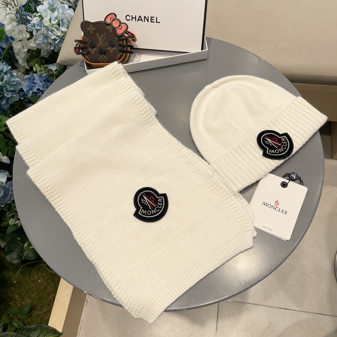 蒙口。 【羊毛套装帽子】经典套装帽子！帽子➕围巾！70%羊毛➕30%兔毛。暖暖哒超级舒服～冬日小姐姐减龄