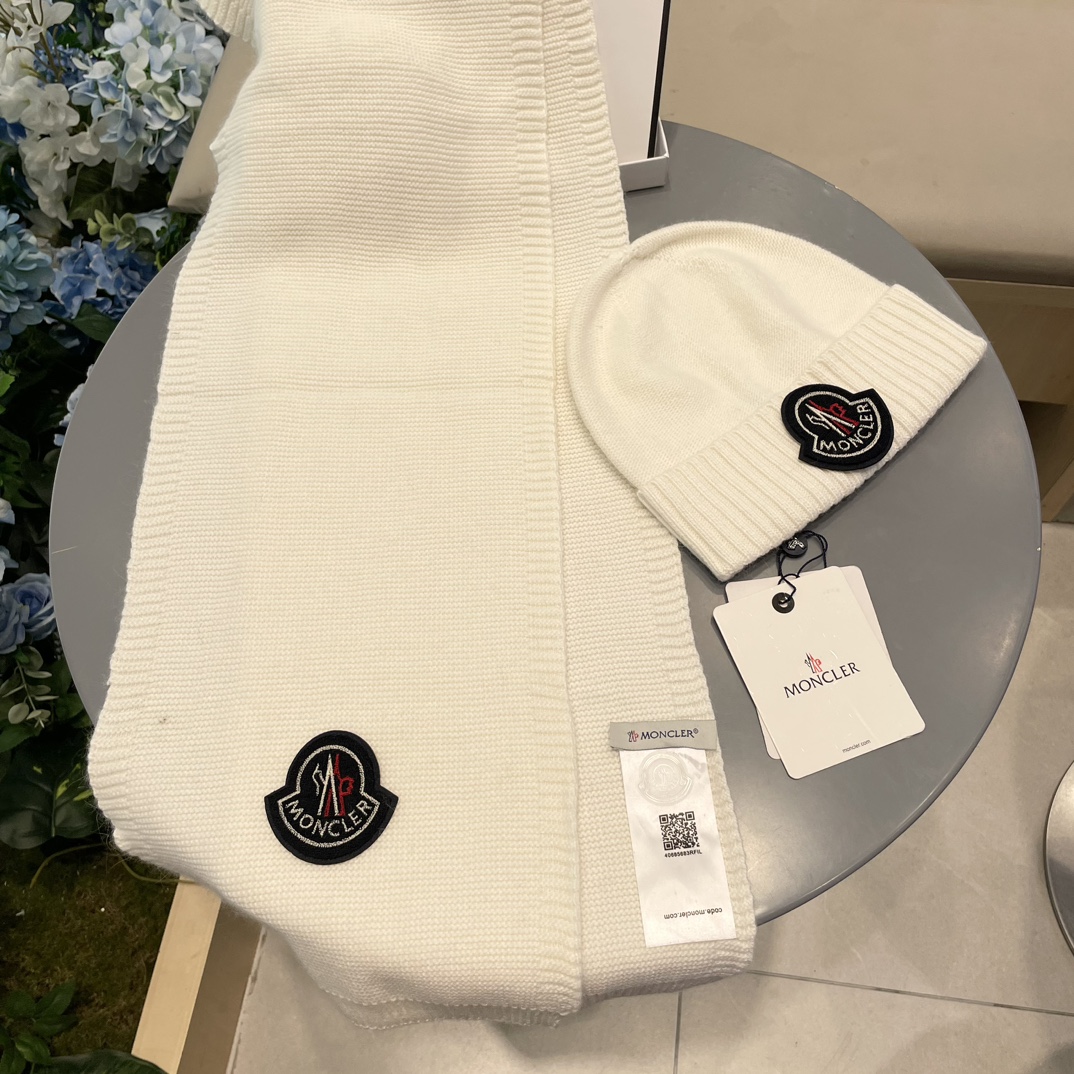 蒙口。 【羊毛套装帽子】经典套装帽子！帽子➕围巾！70%羊毛➕30%兔毛。暖暖哒超级舒服～冬日小姐姐减龄
