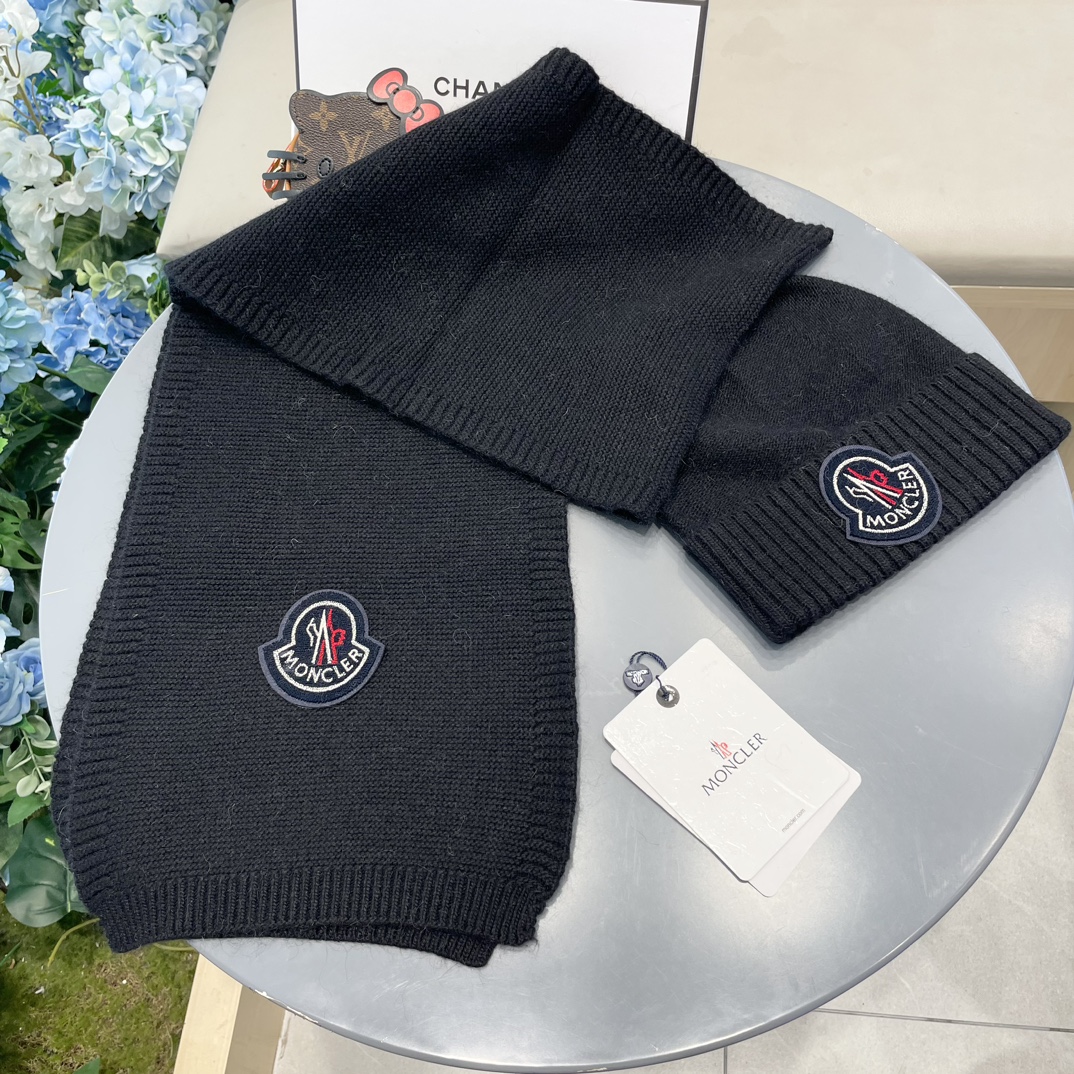 蒙口。 【羊毛套装帽子】经典套装帽子！帽子➕围巾！70%羊毛➕30%兔毛。暖暖哒超级舒服～冬日小姐姐减龄