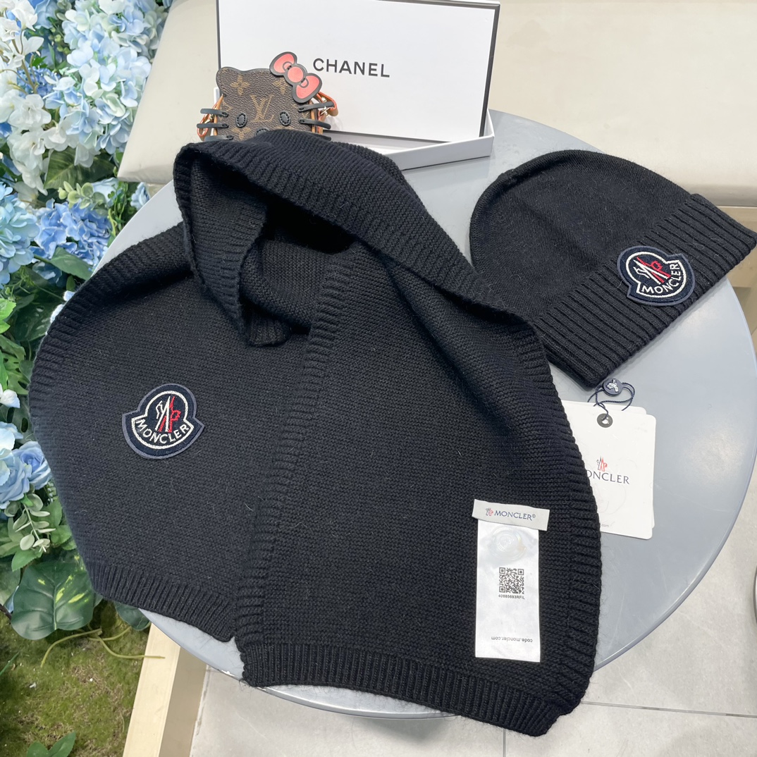 蒙口。 【羊毛套装帽子】经典套装帽子！帽子➕围巾！70%羊毛➕30%兔毛。暖暖哒超级舒服～冬日小姐姐减龄