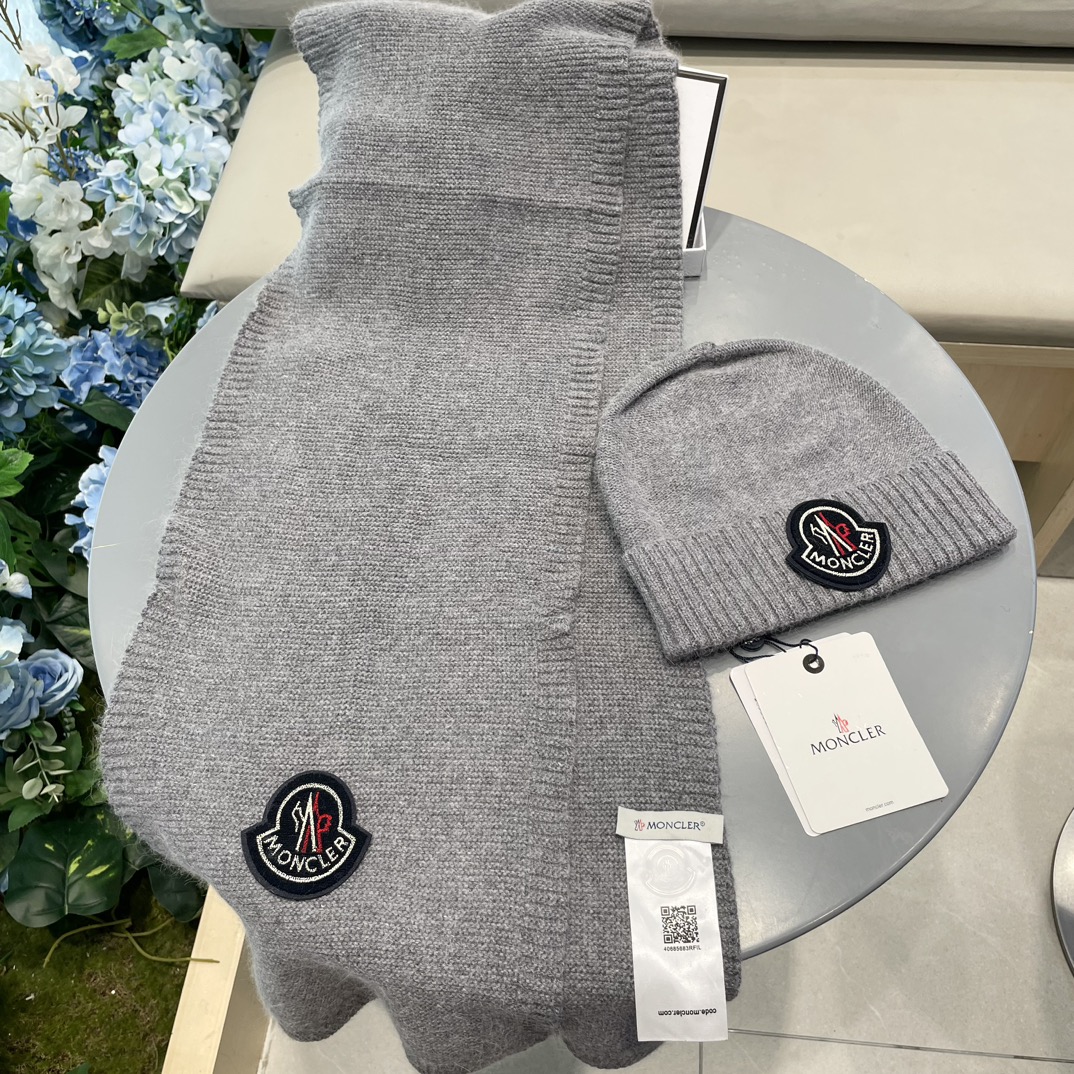 蒙口。 【羊毛套装帽子】经典套装帽子！帽子➕围巾！70%羊毛➕30%兔毛。暖暖哒超级舒服～冬日小姐姐减龄